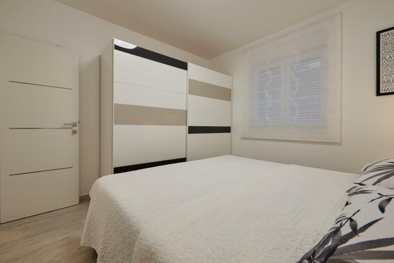 Apartman Jakov Apartment Трогир Екстериор снимка