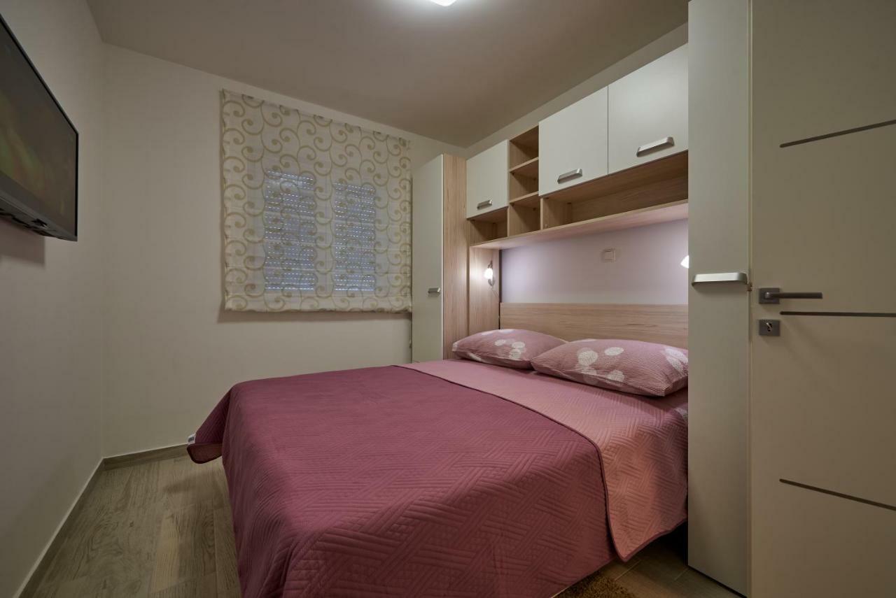 Apartman Jakov Apartment Трогир Екстериор снимка