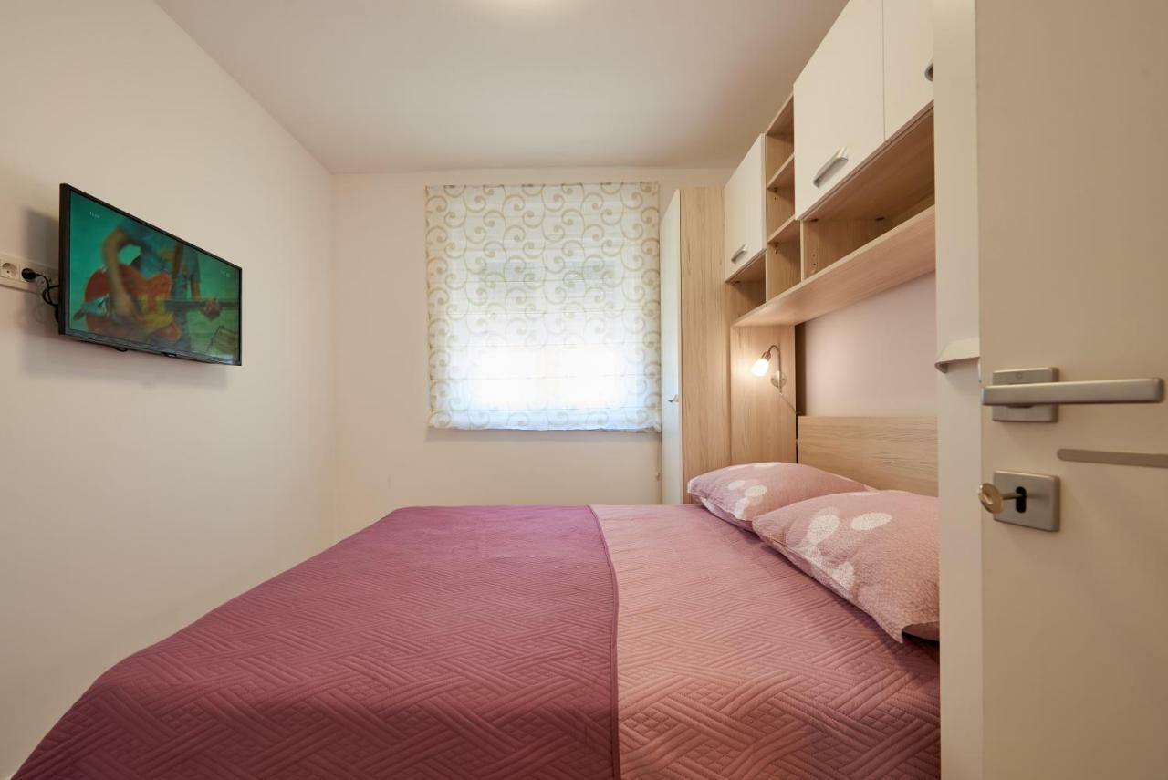 Apartman Jakov Apartment Трогир Екстериор снимка