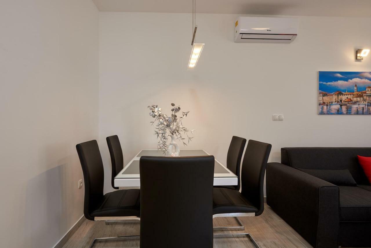 Apartman Jakov Apartment Трогир Екстериор снимка