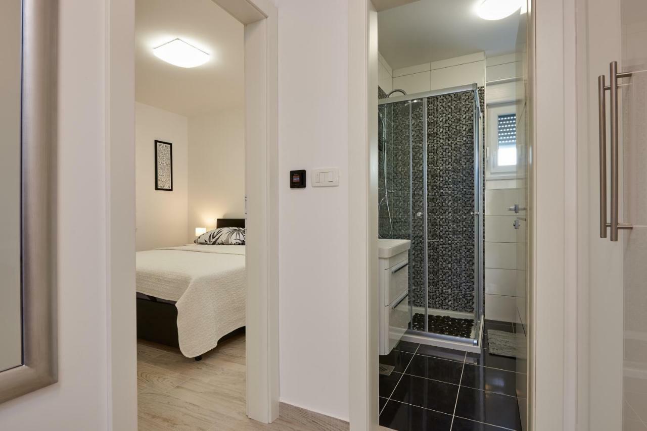 Apartman Jakov Apartment Трогир Екстериор снимка