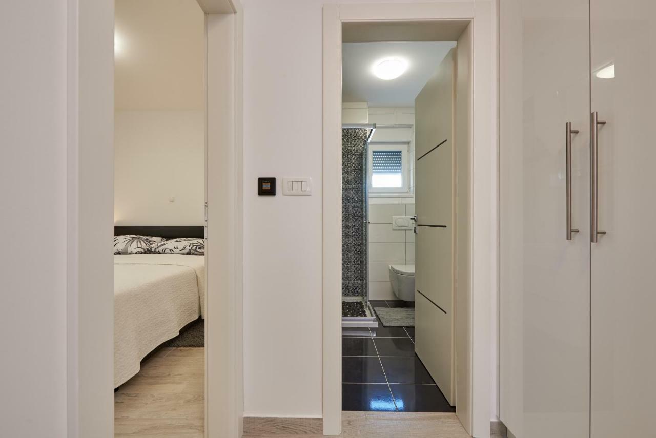 Apartman Jakov Apartment Трогир Екстериор снимка